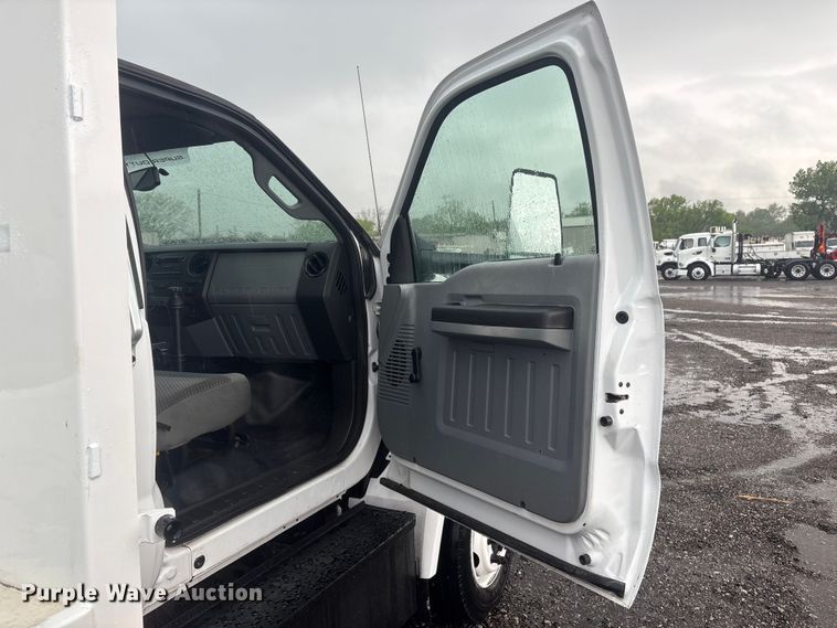 image for item EG5698 2016 Ford F650 Super Duty flatbed truck