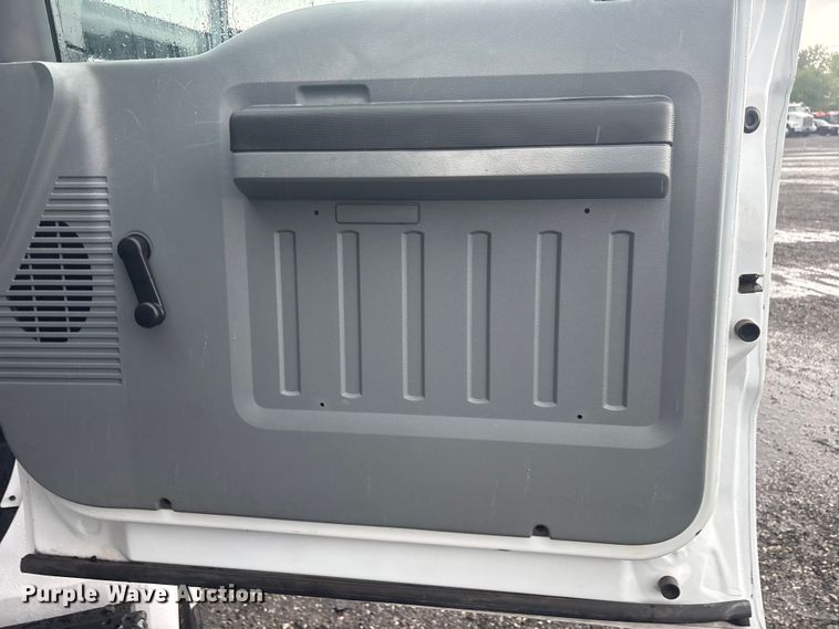 image for item EG5698 2016 Ford F650 Super Duty flatbed truck