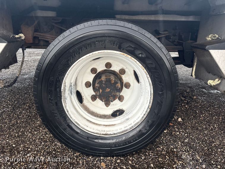 image for item EG5698 2016 Ford F650 Super Duty flatbed truck