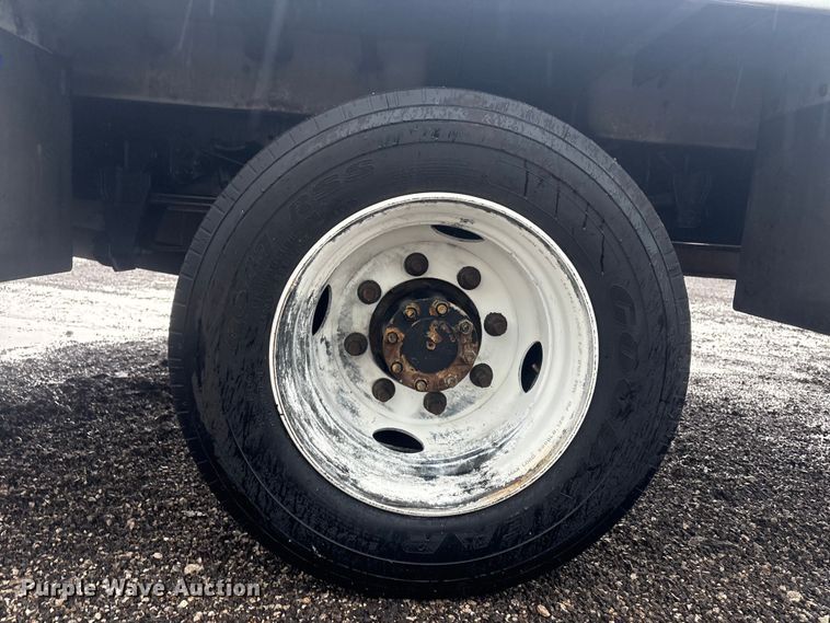 image for item EG5698 2016 Ford F650 Super Duty flatbed truck