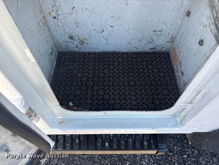 image for item EG8859 2015 Ford F250 Super Duty Ext. Cab utility bed pickup truck