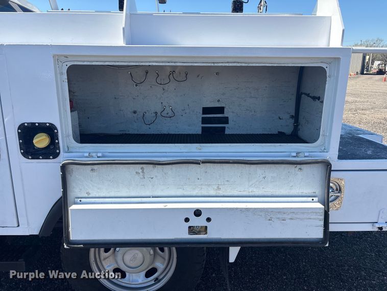 image for item EG8859 2015 Ford F250 Super Duty Ext. Cab utility bed pickup truck