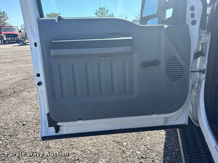 image for item EG8859 2015 Ford F250 Super Duty Ext. Cab utility bed pickup truck