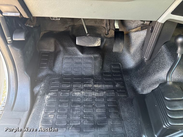 image for item EG8859 2015 Ford F250 Super Duty Ext. Cab utility bed pickup truck