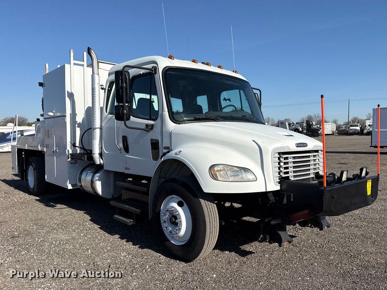 image for item EG8898 2007 Freightliner Business Class M2 crane truck