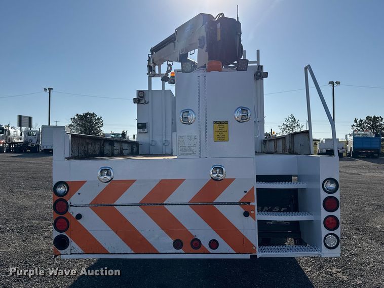 image for item EG8898 2007 Freightliner Business Class M2 crane truck