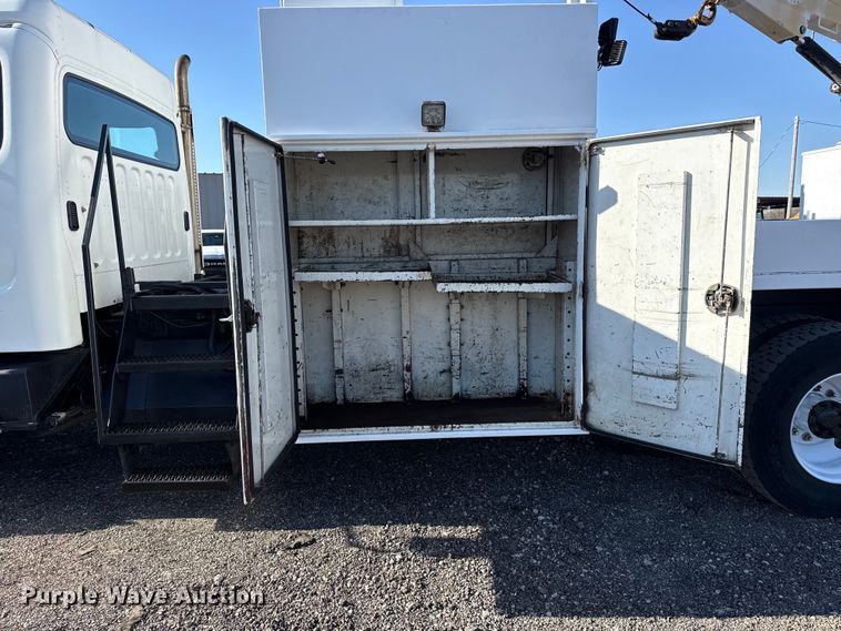 image for item EG8898 2007 Freightliner Business Class M2 crane truck