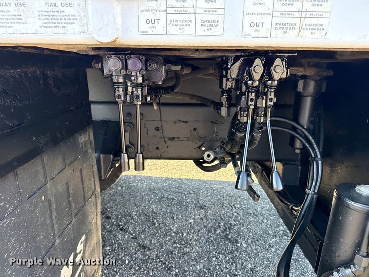 image for item EG8898 2007 Freightliner Business Class M2 crane truck