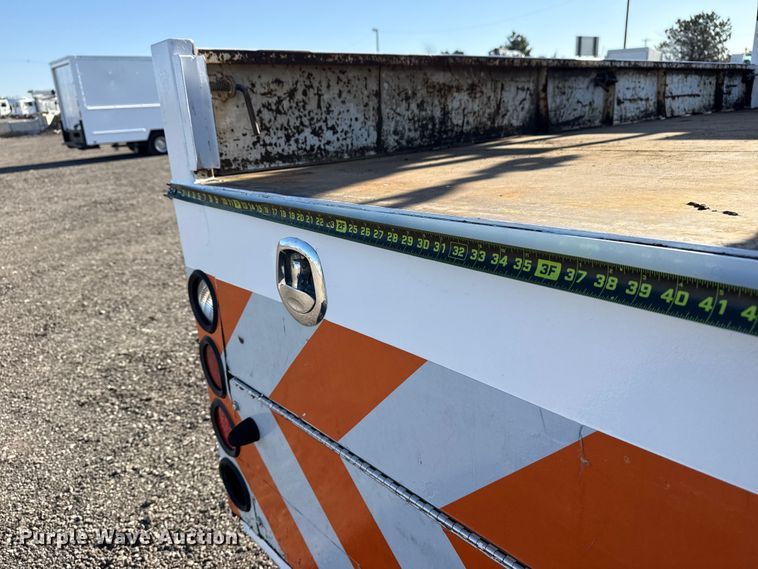 image for item EG8898 2007 Freightliner Business Class M2 crane truck