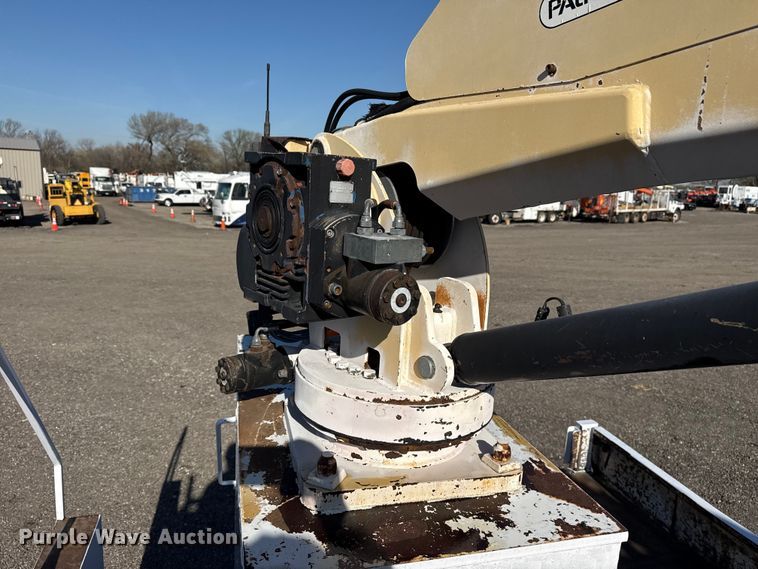 image for item EG8898 2007 Freightliner Business Class M2 crane truck
