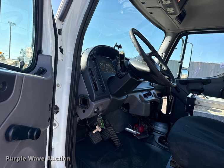 image for item EG8898 2007 Freightliner Business Class M2 crane truck