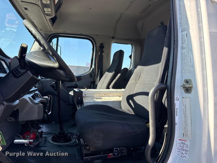 image for item EG8898 2007 Freightliner Business Class M2 crane truck