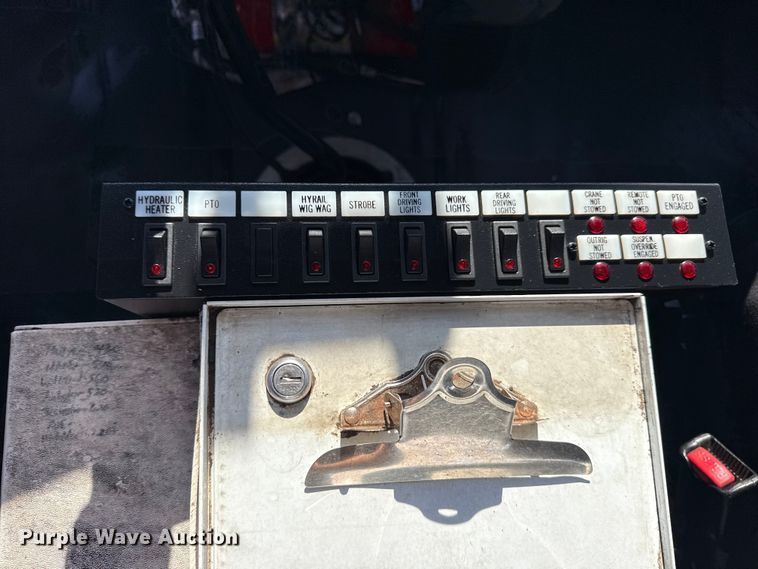 image for item EG8898 2007 Freightliner Business Class M2 crane truck