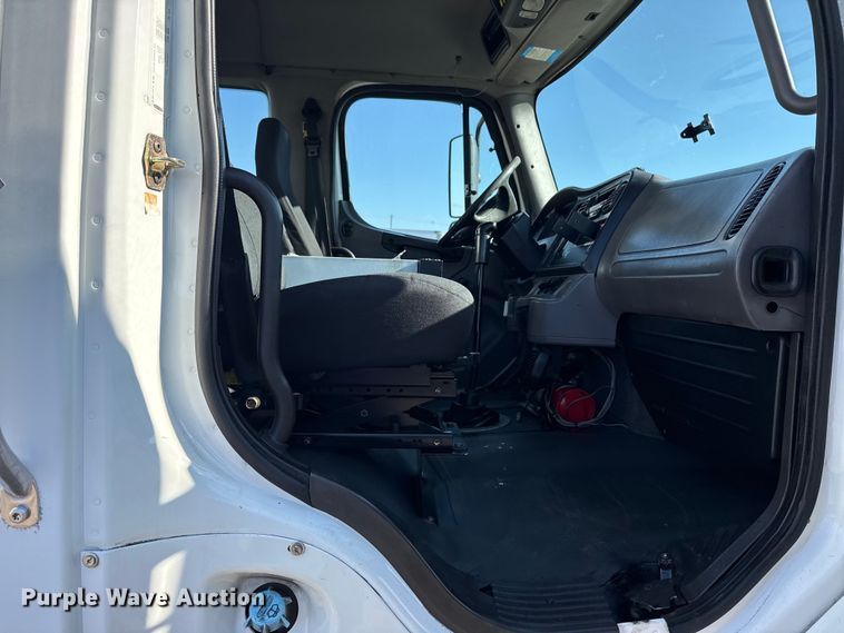 image for item EG8898 2007 Freightliner Business Class M2 crane truck