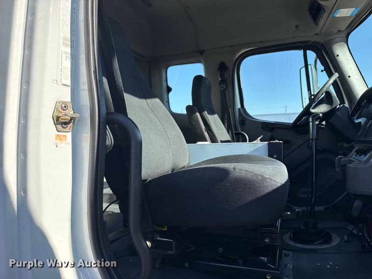 image for item EG8898 2007 Freightliner Business Class M2 crane truck