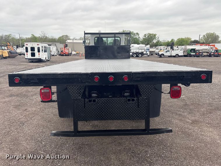 image for item EG8932 2006 Peterbilt 335 flatbed truck