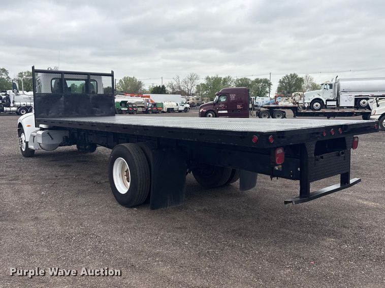 image for item EG8932 2006 Peterbilt 335 flatbed truck