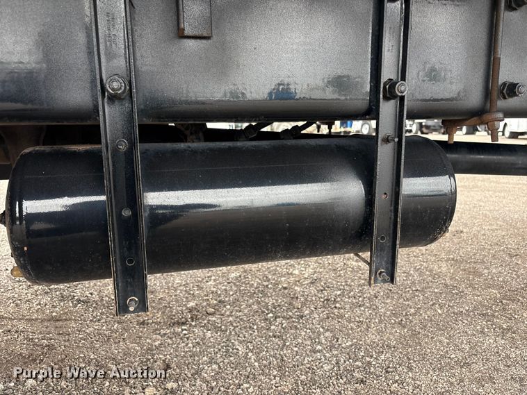 image for item EG8932 2006 Peterbilt 335 flatbed truck