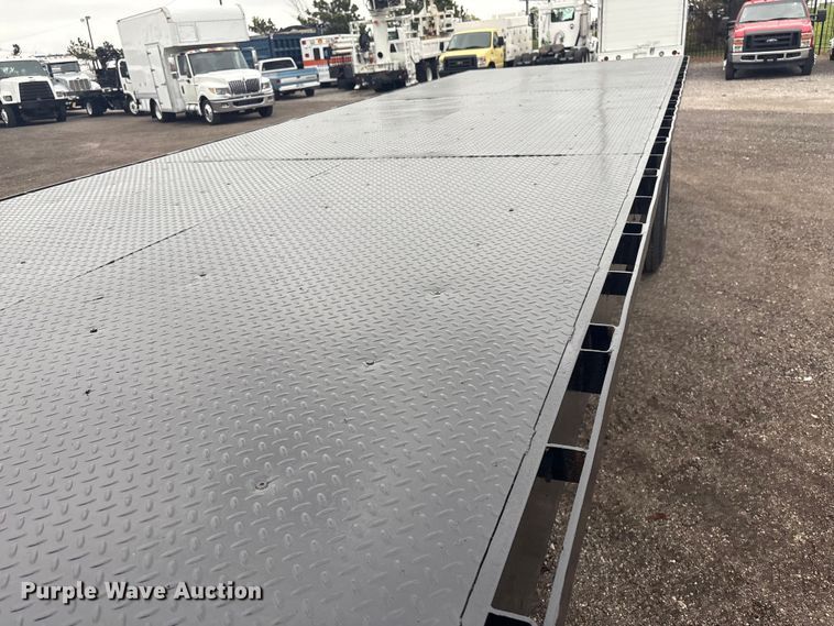 image for item EG8932 2006 Peterbilt 335 flatbed truck