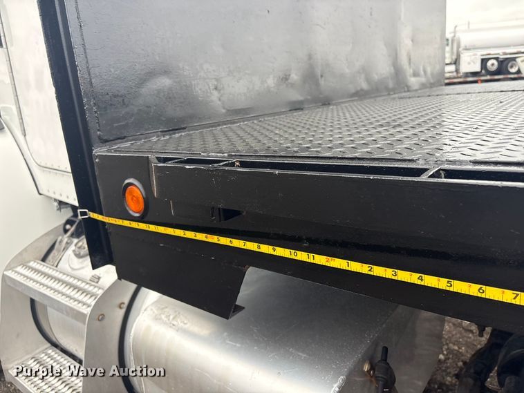 image for item EG8932 2006 Peterbilt 335 flatbed truck
