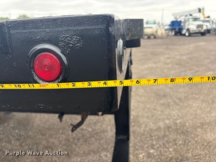 image for item EG8932 2006 Peterbilt 335 flatbed truck