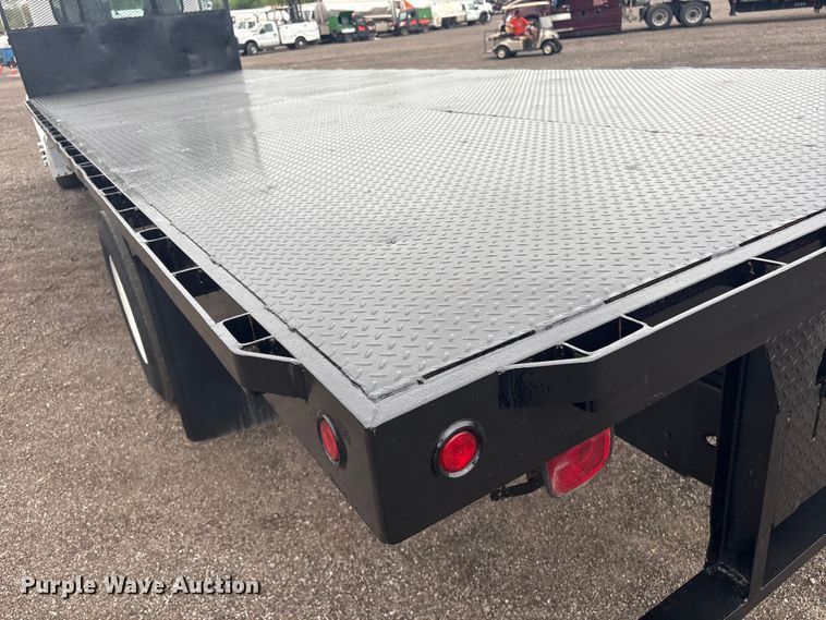 image for item EG8932 2006 Peterbilt 335 flatbed truck