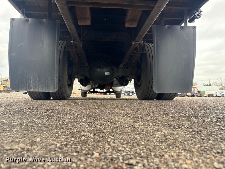 image for item EG8932 2006 Peterbilt 335 flatbed truck