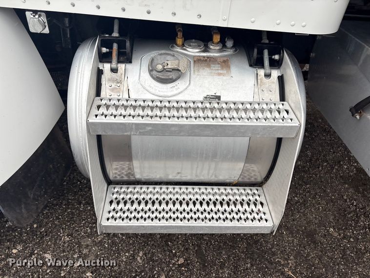 image for item EG8932 2006 Peterbilt 335 flatbed truck