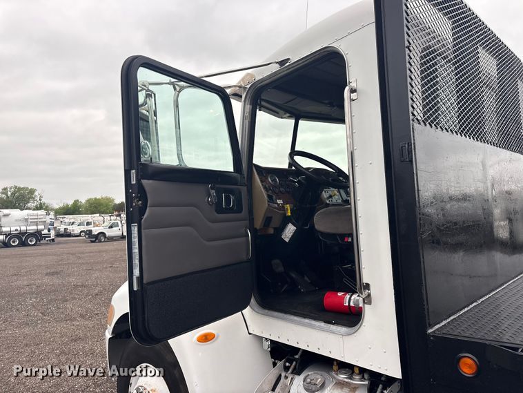 image for item EG8932 2006 Peterbilt 335 flatbed truck