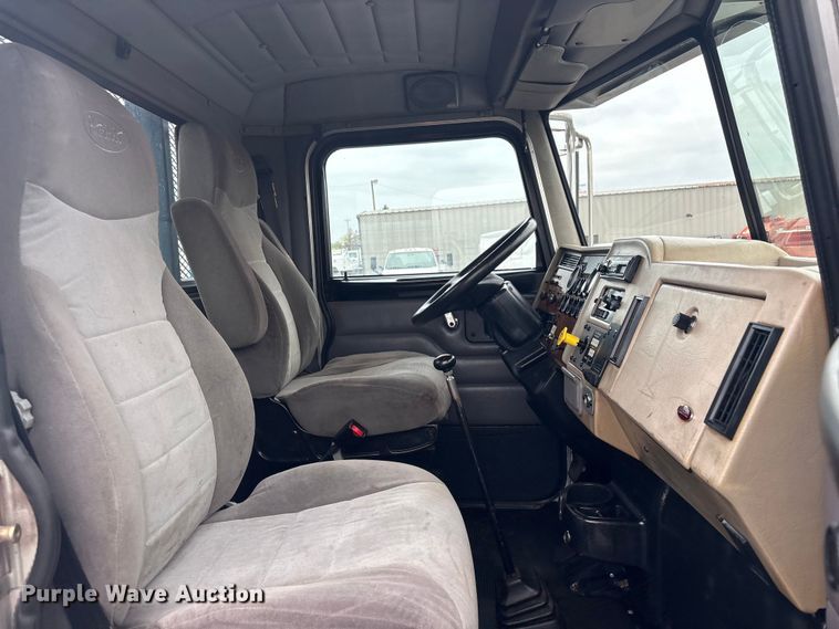 image for item EG8932 2006 Peterbilt 335 flatbed truck
