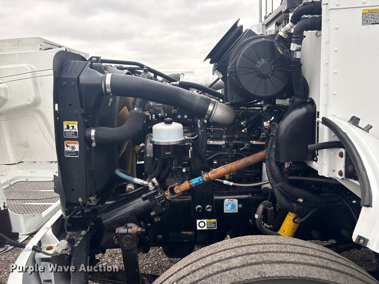 image for item EG8932 2006 Peterbilt 335 flatbed truck