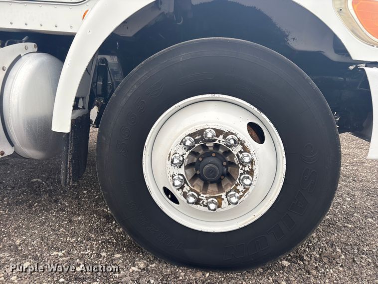image for item EG8932 2006 Peterbilt 335 flatbed truck