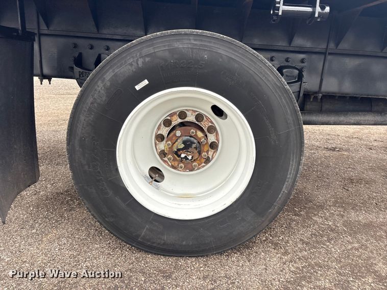 image for item EG8932 2006 Peterbilt 335 flatbed truck