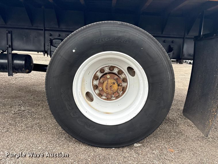image for item EG8932 2006 Peterbilt 335 flatbed truck