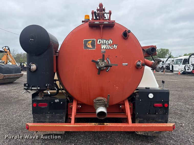 image for item EG8934 2009 Ditch Witch FX60 vacuum excavator