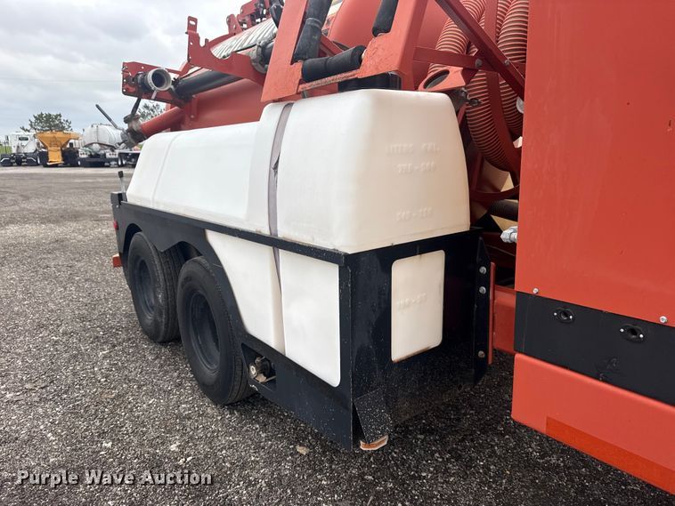 image for item EG8934 2009 Ditch Witch FX60 vacuum excavator