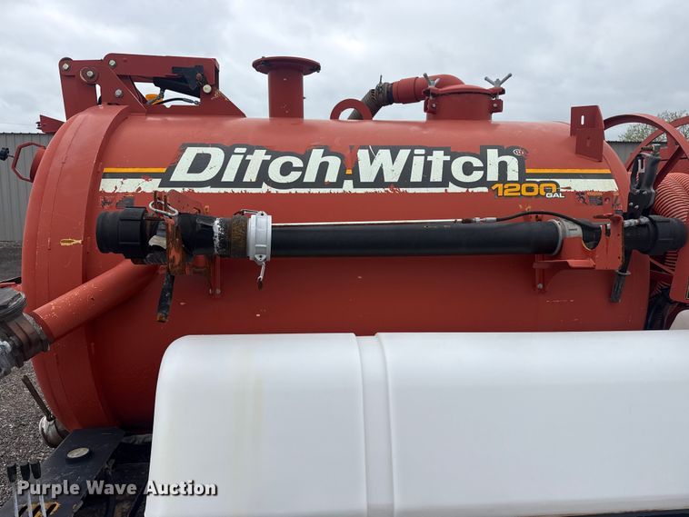 image for item EG8934 2009 Ditch Witch FX60 vacuum excavator