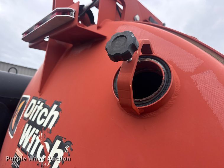 image for item EG8934 2009 Ditch Witch FX60 vacuum excavator