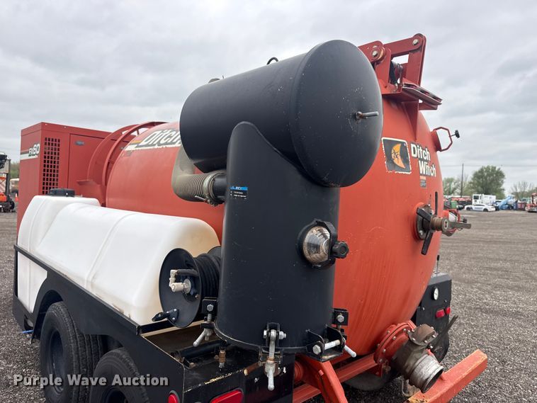 image for item EG8934 2009 Ditch Witch FX60 vacuum excavator