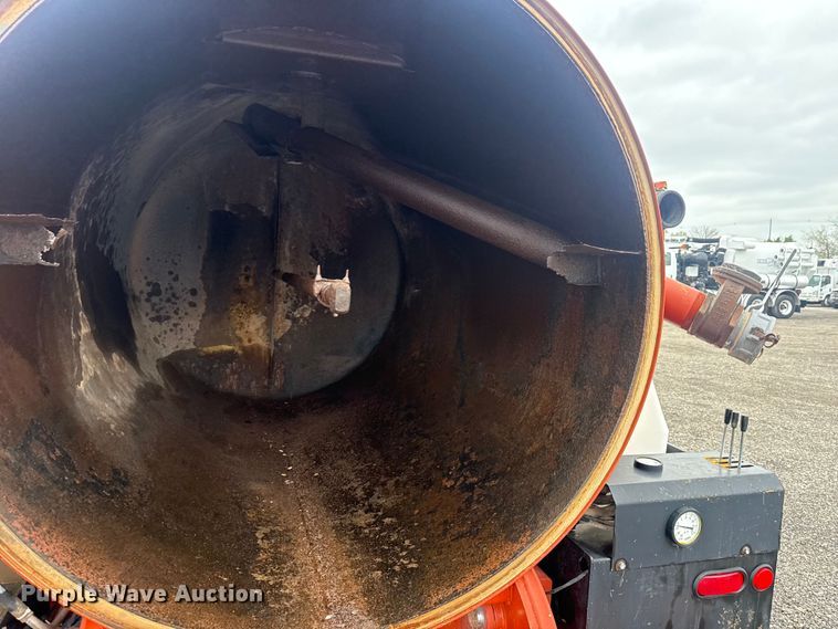 image for item EG8934 2009 Ditch Witch FX60 vacuum excavator