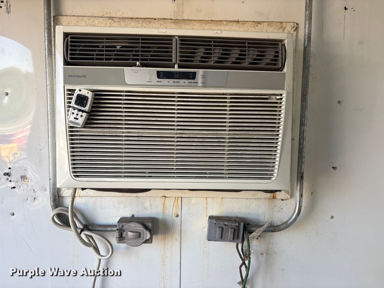 image for item EG8945 2017 Great Dane CLA-1214-01336 dry van trailer with Gulfgate oil purification system