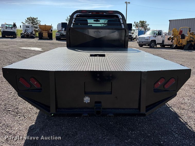 image for item EG8946 2022 Chevrolet Silverado 5500HD flatbed truck