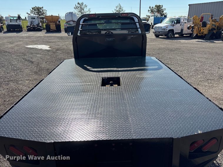 image for item EG8946 2022 Chevrolet Silverado 5500HD flatbed truck