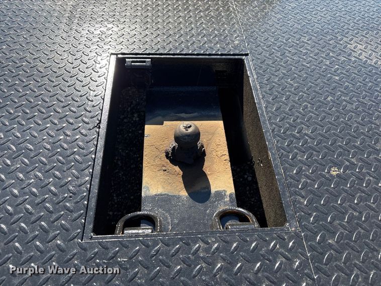 image for item EG8946 2022 Chevrolet Silverado 5500HD flatbed truck