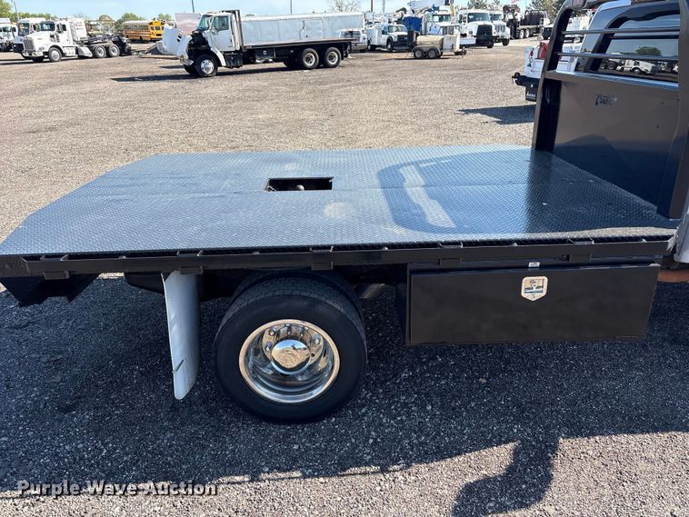 image for item EG8946 2022 Chevrolet Silverado 5500HD flatbed truck