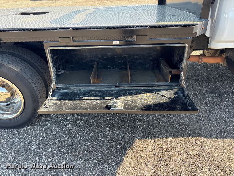 image for item EG8946 2022 Chevrolet Silverado 5500HD flatbed truck