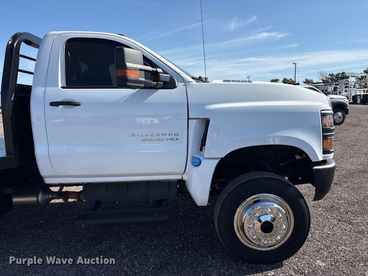 image for item EG8946 2022 Chevrolet Silverado 5500HD flatbed truck