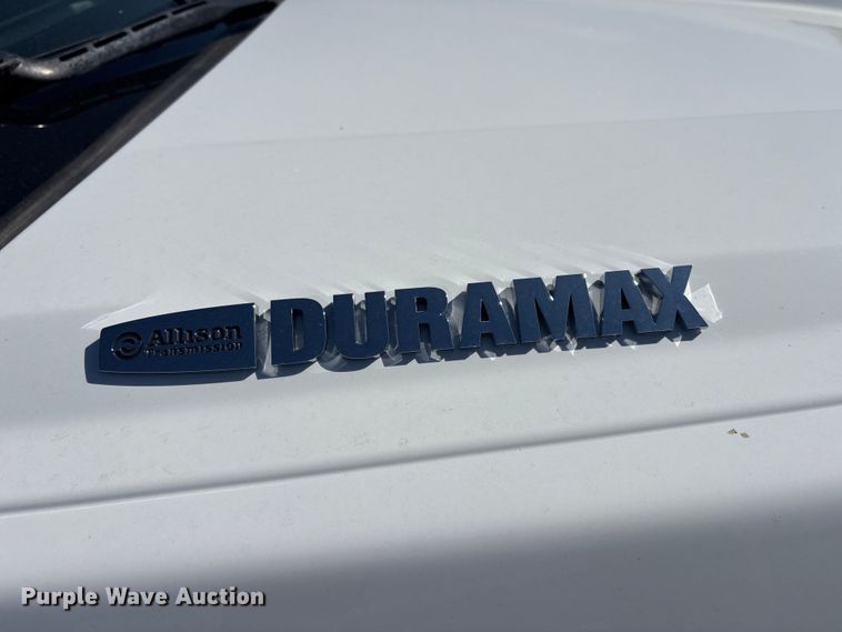 image for item EG8946 2022 Chevrolet Silverado 5500HD flatbed truck