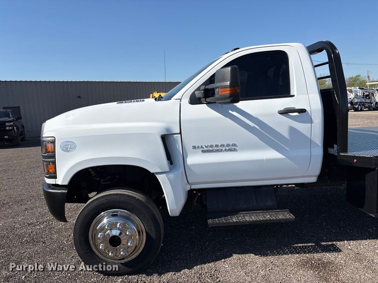 image for item EG8946 2022 Chevrolet Silverado 5500HD flatbed truck