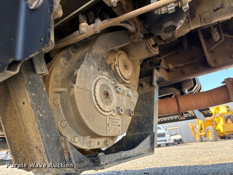 image for item EG8946 2022 Chevrolet Silverado 5500HD flatbed truck